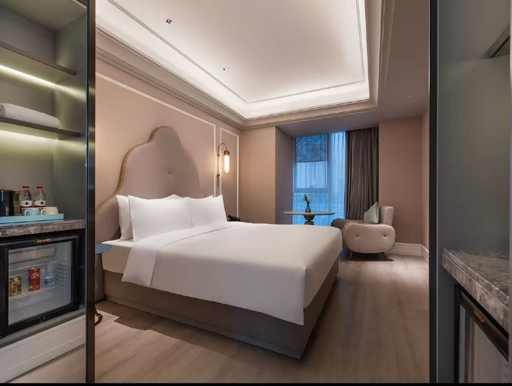 Mercure Shanghai Waigaoqiao Free Trade Zone 24/45