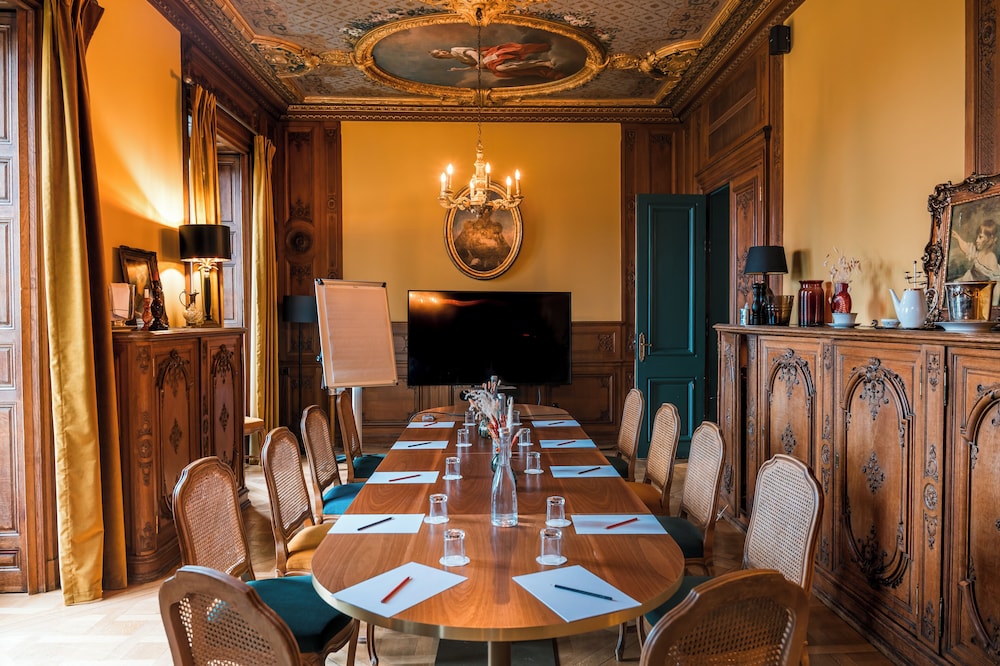 NOVOTEL CHATEAU DE MAFFLIERS 67/79