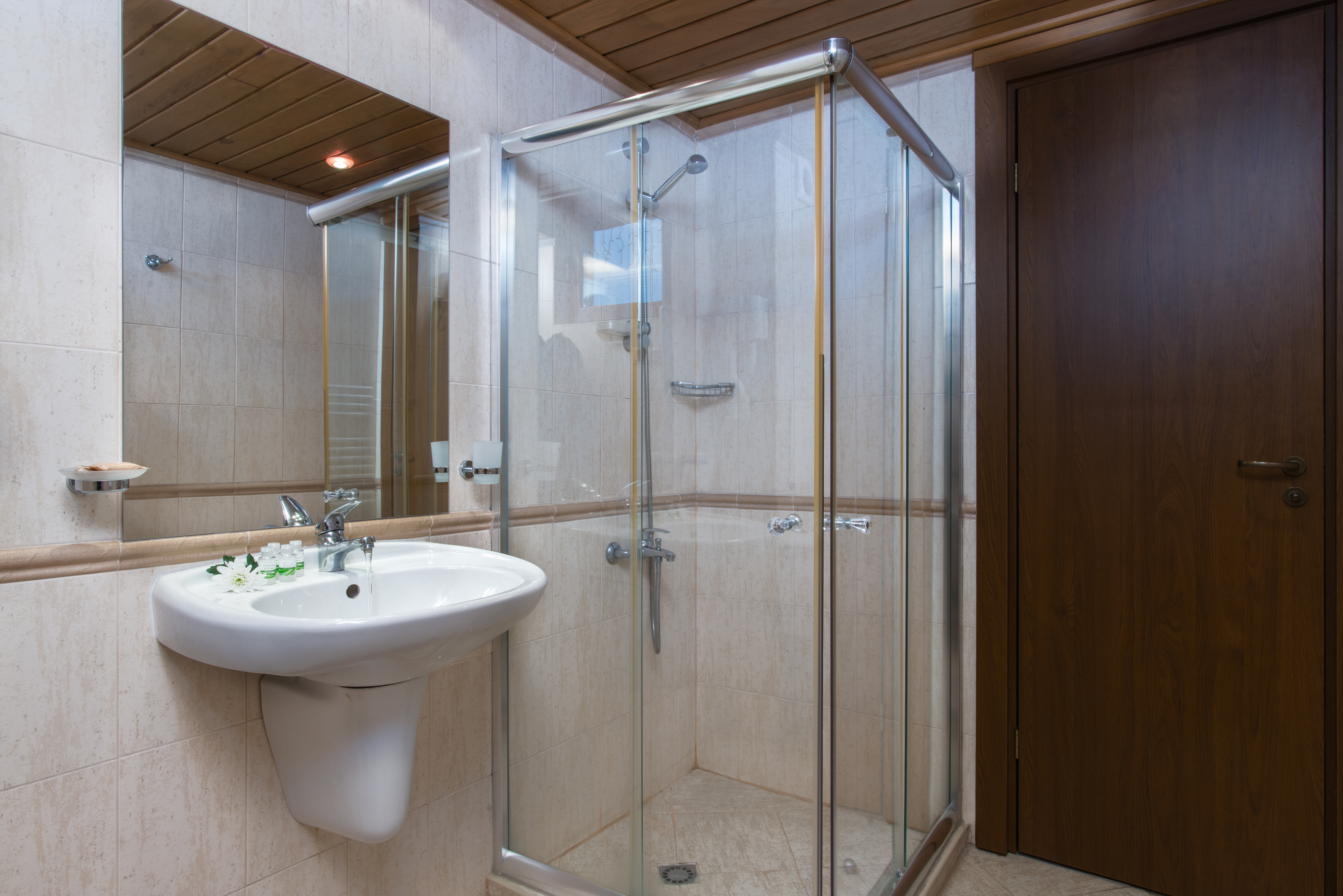 Single Parent, Twin Beds، Mura Hotel 7/7