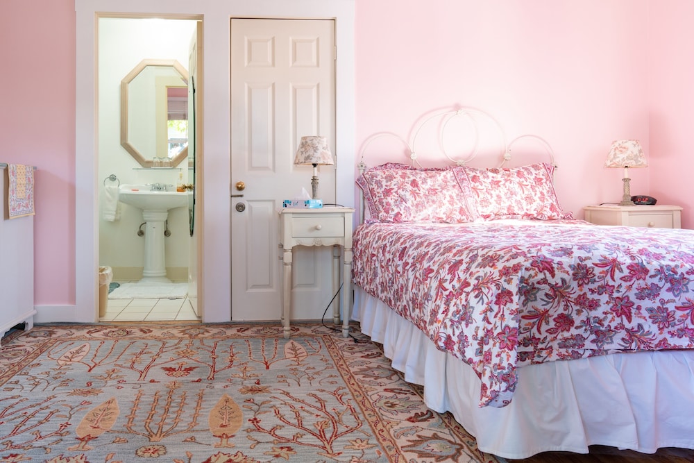 Secret Garden Inn 23/73