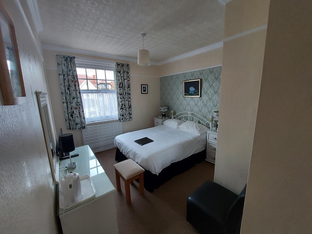 The Hilary Guest House 40/43