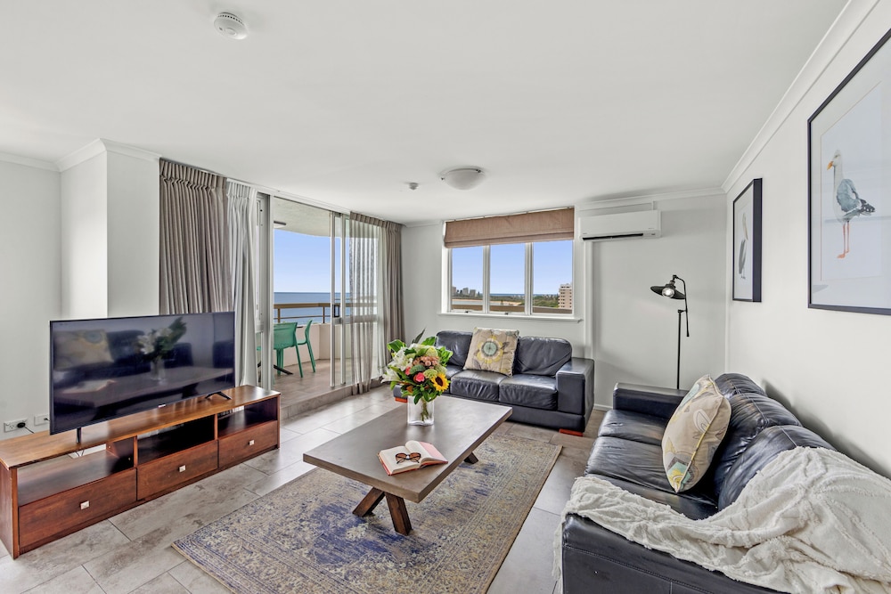 Newport Mooloolaba 26/76
