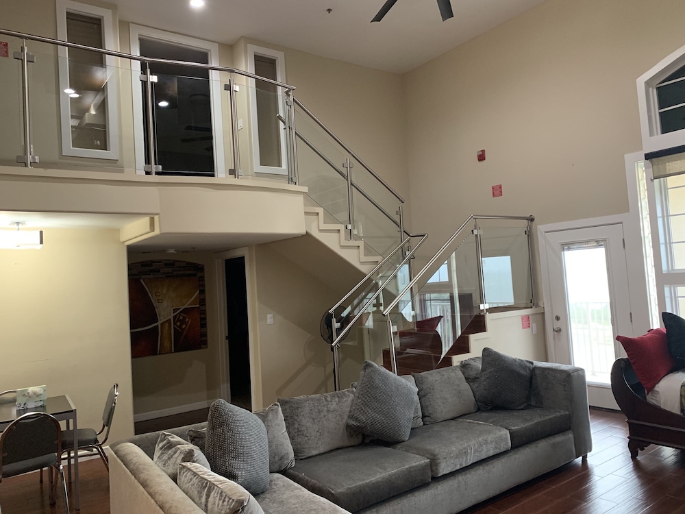 Blue Bay Inn Suites 24/34