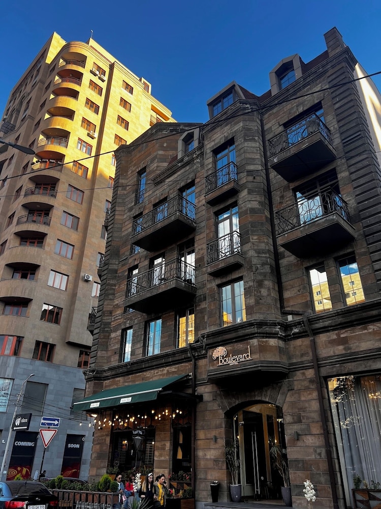 Boulevard Hotel 2/41