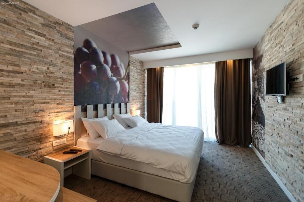 Hotel Nar 9/23