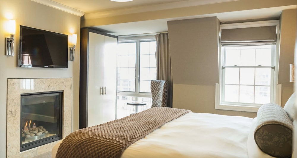 Room, King Bed, Water View