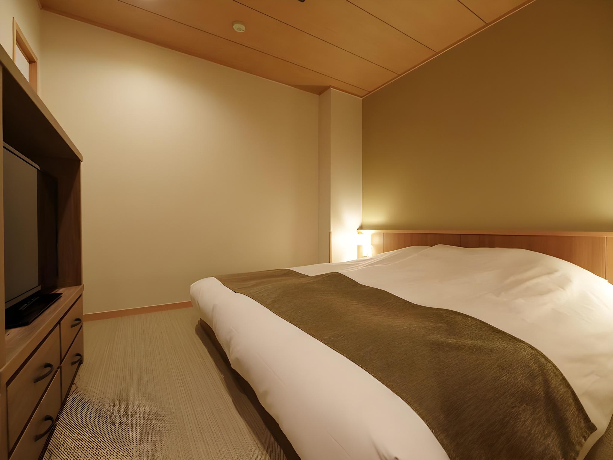 Forth, Twin Beds
