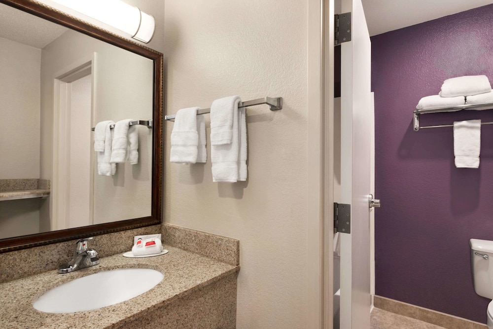 Baymont By Wyndham Springfield I-44 10/34