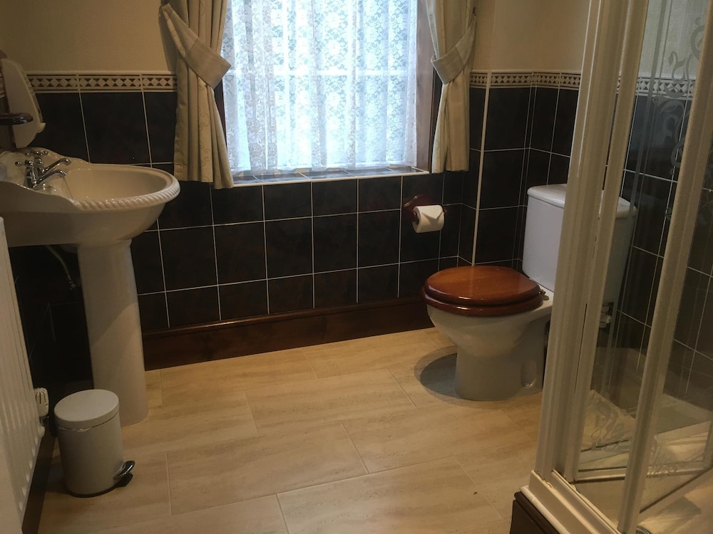 Grove House Guest House 24/34