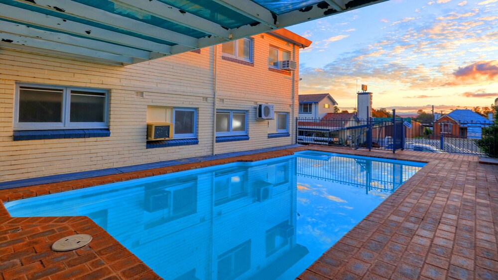 COWRA MOTOR INN 43/65