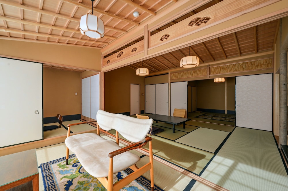 Special, Study, 6 Futon Beds, 2 Jetted Tub, Terrace