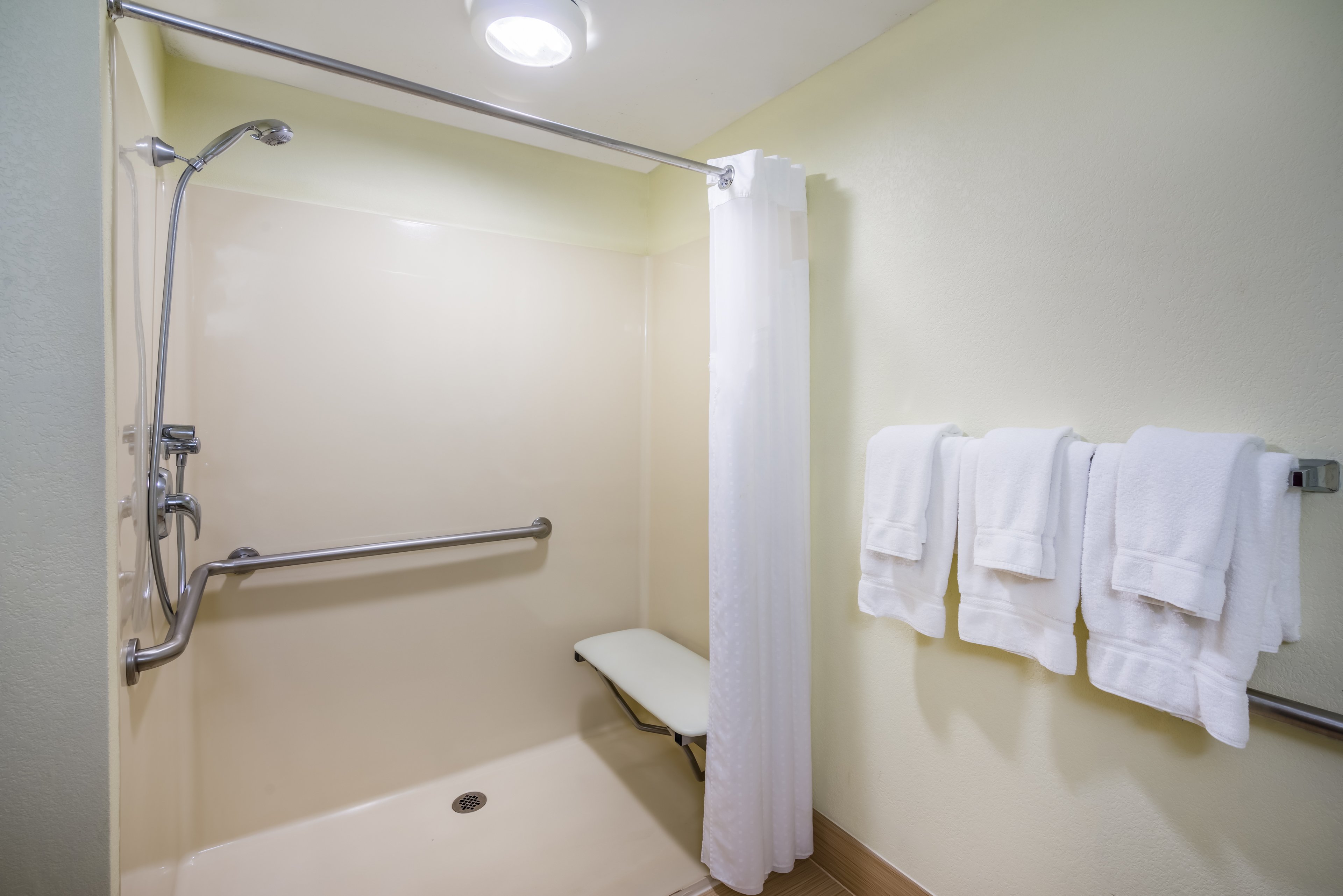 Holiday Inn Express & Suites North East 53/53