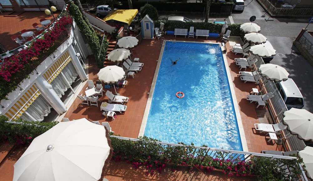 Hotel Villa Dei Fiori 31/56