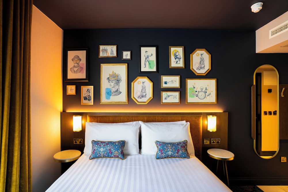 DELUXE, DOUBLE BED