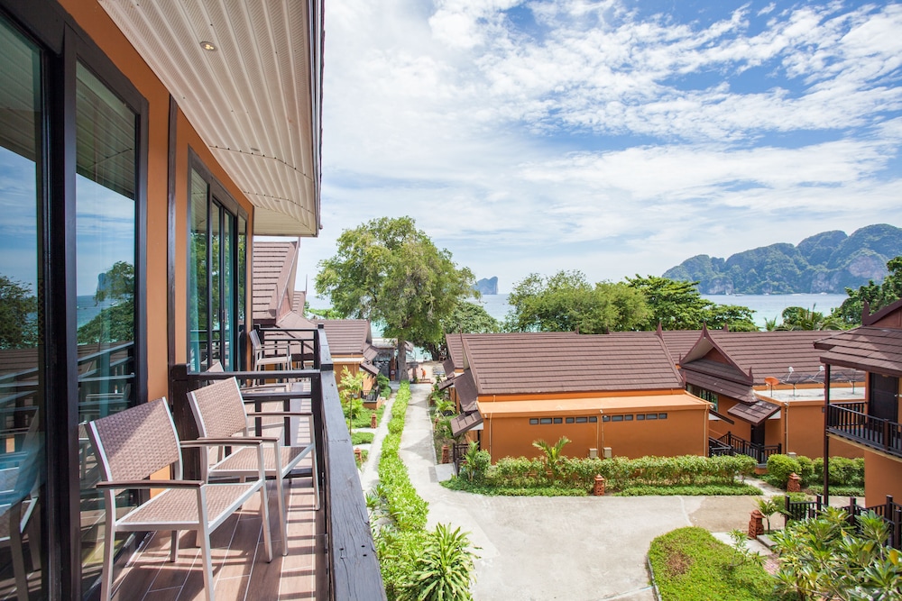 Phi Phi Long Beach Resort & Villa 7/50