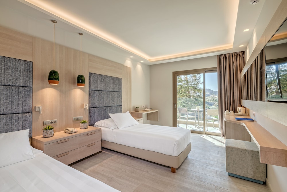 Room, Triple, Murphy Bed, Hill View