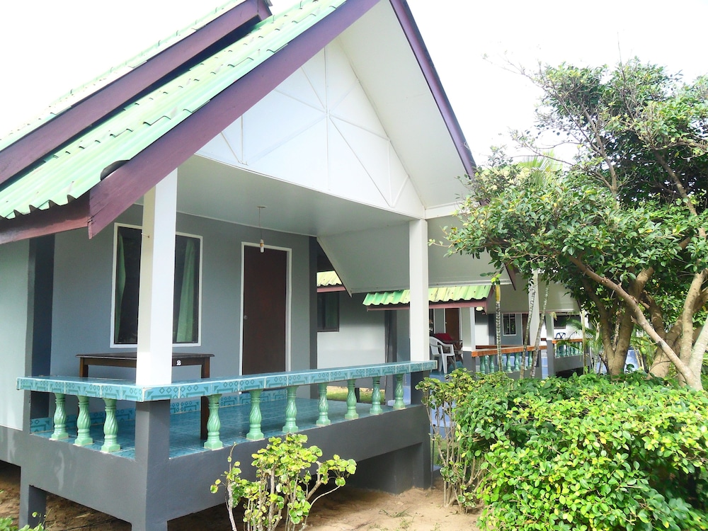 Lanta Palm Beach Resort 8/60