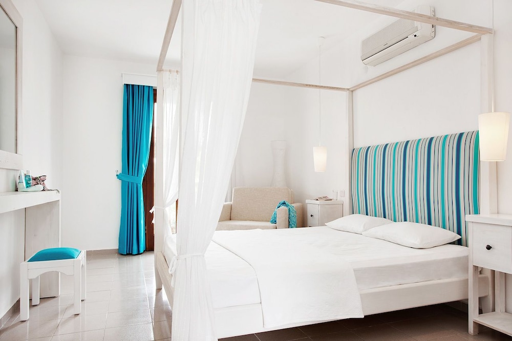 Gumbet Cove Hotel 11/50