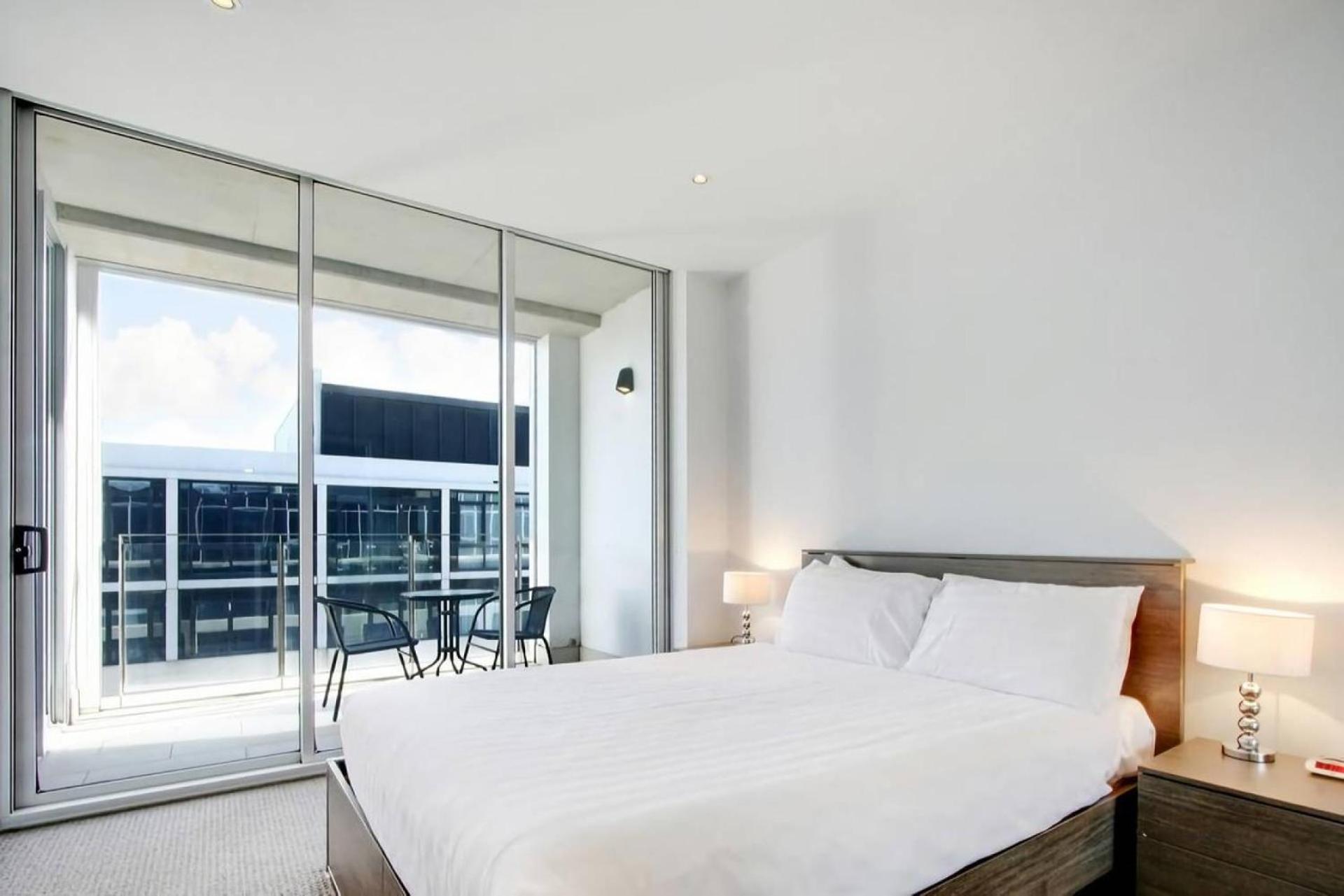 Accommodate Canberra Realm 6/24