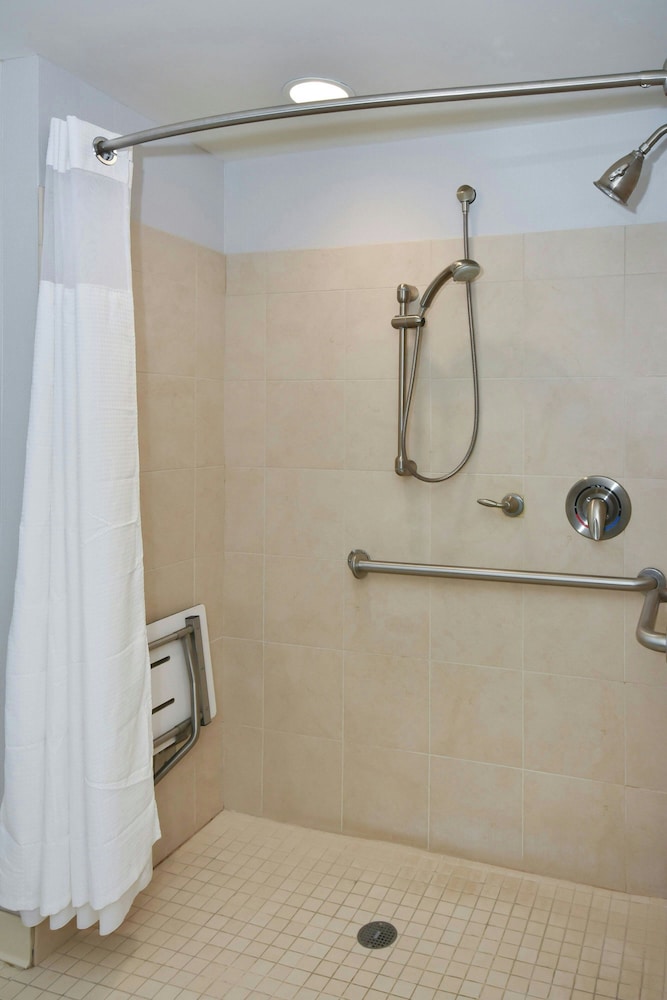 Courtyard Marriott Charlotte Concord 33/37