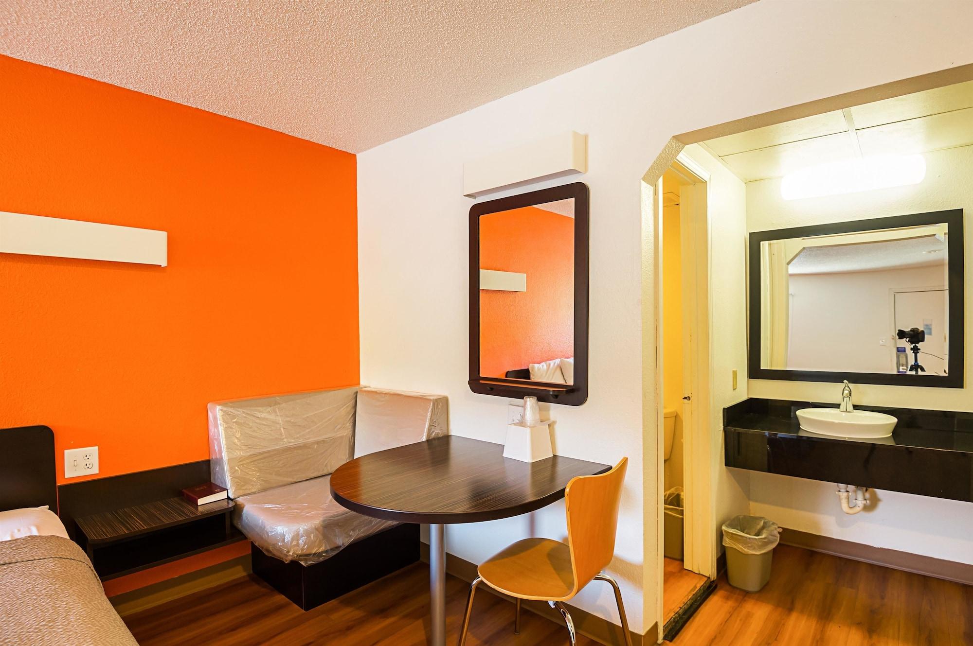 Motel6 Blue Springs, MO 12/24
