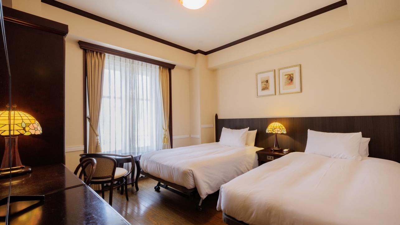 Female Only, Studio, Twin Beds