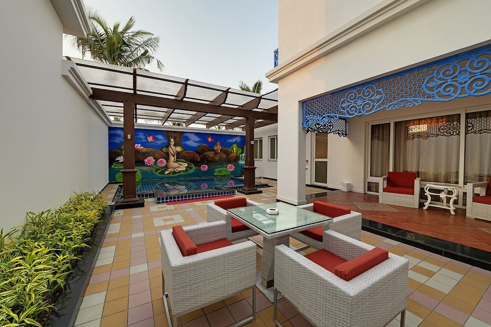 MAYFAIR Palm Beach Resort 45/74