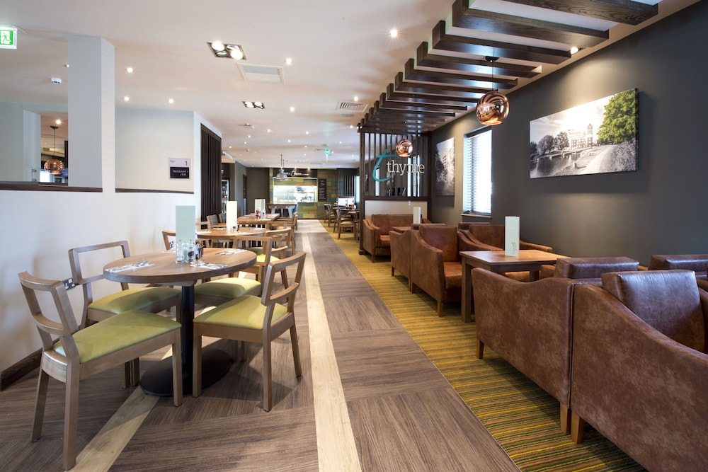 Premier Inn Addlestone 22/36