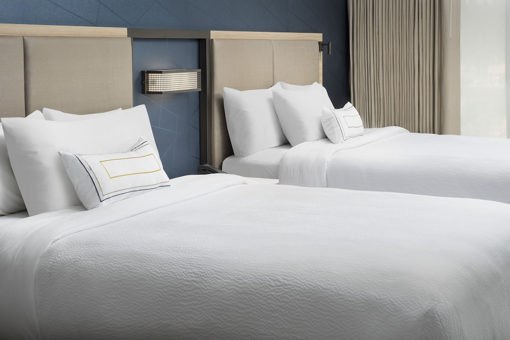 جناح بسريرين كوين مع أريكة لذوي الإعاقة، SpringHill Suites by Marriott Atlanta Perimeter Center 3/4