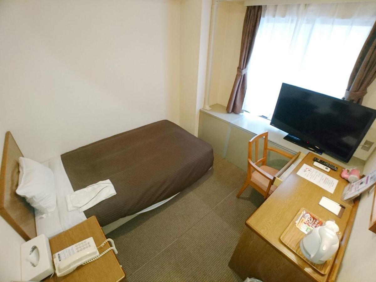 ROOM, SINGLE