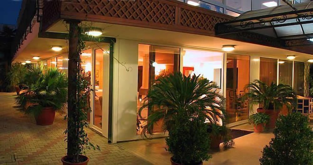 Hotel Montecarlo 7/50