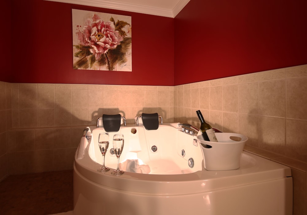 Grenfell Heritage Hotel & Suites 30/30