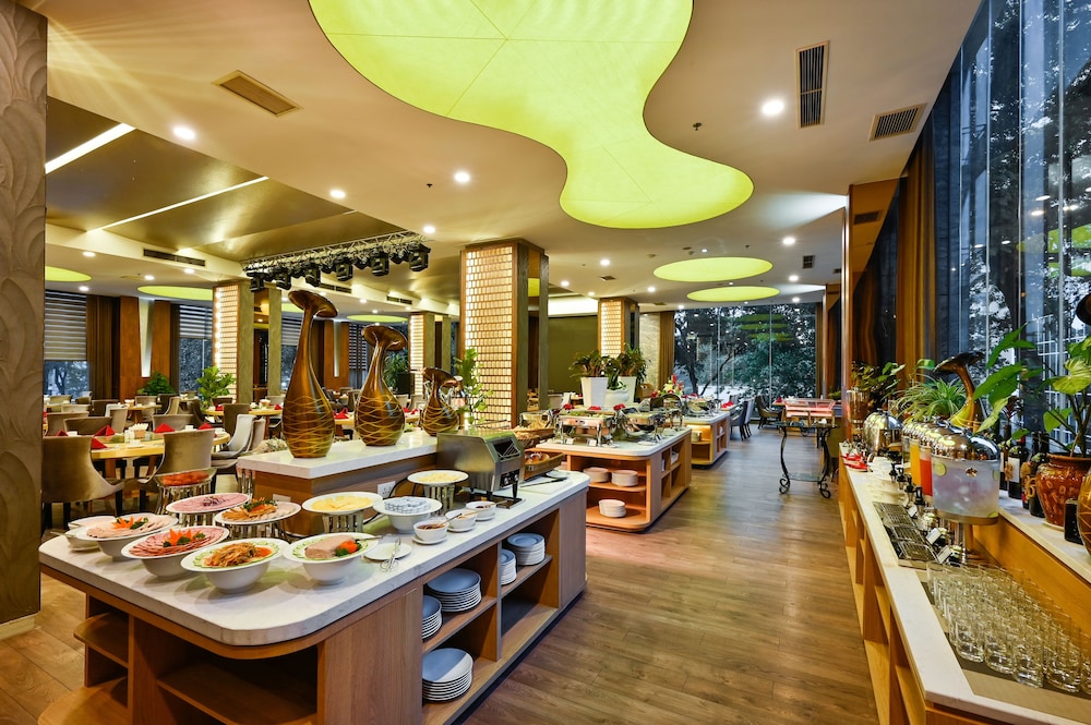 Muong Thanh Grand Saigon Centre Hotel 66/71