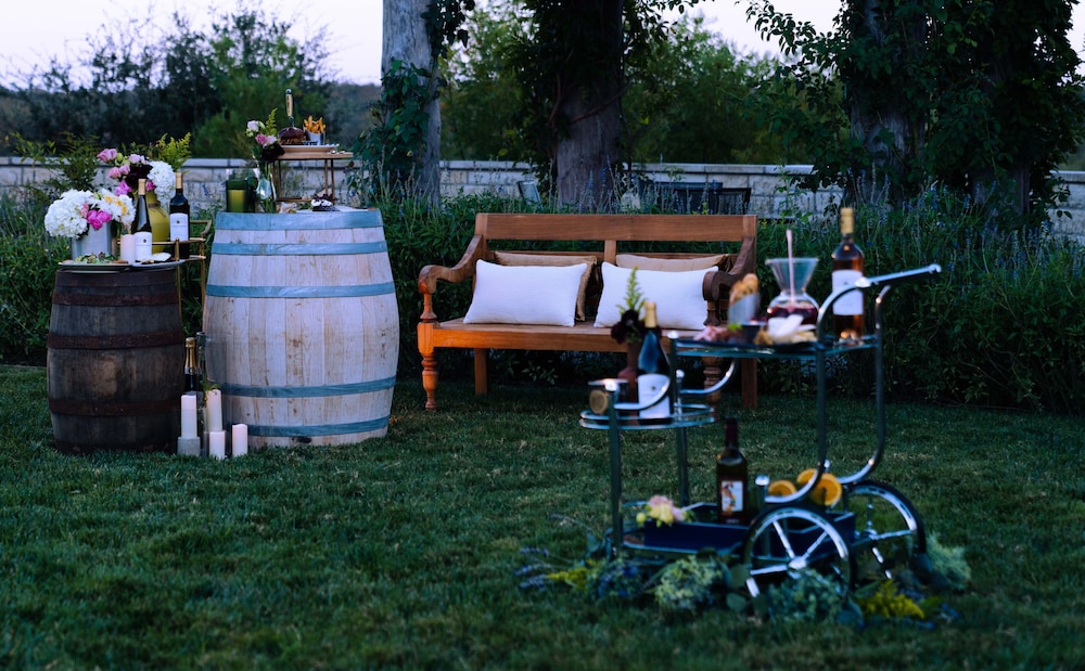 Carter Creek Winery Resort & Spa 37/39