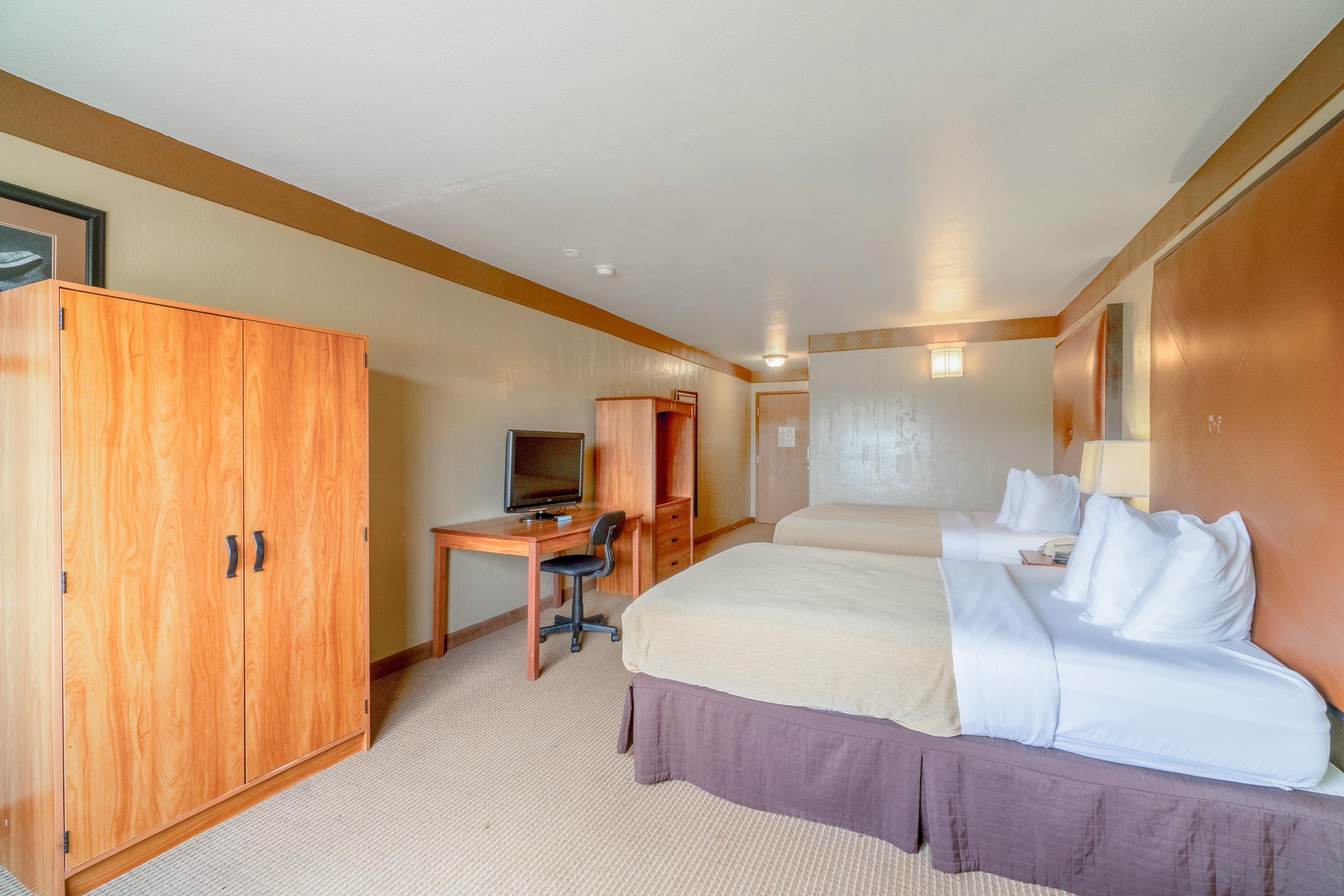 Days Inn & Suites by Wyndham Beeville 12/42