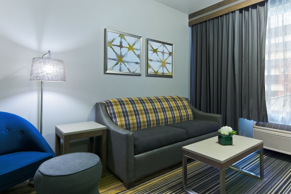 Oxford Suites Downtown Spokane 24/55