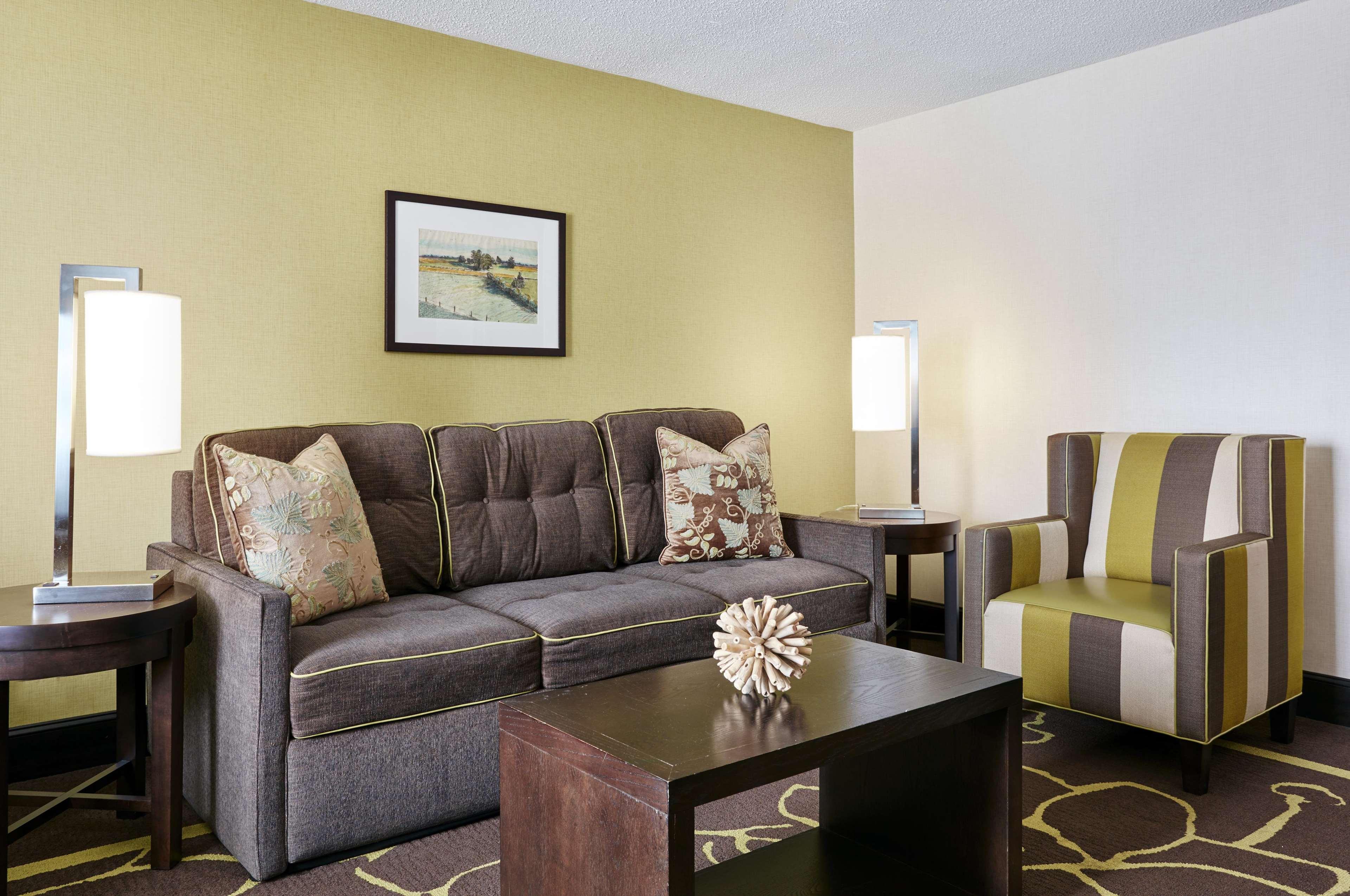 DOUBLETREE BY HILTON HOTEL CHARLOTTE 46/76