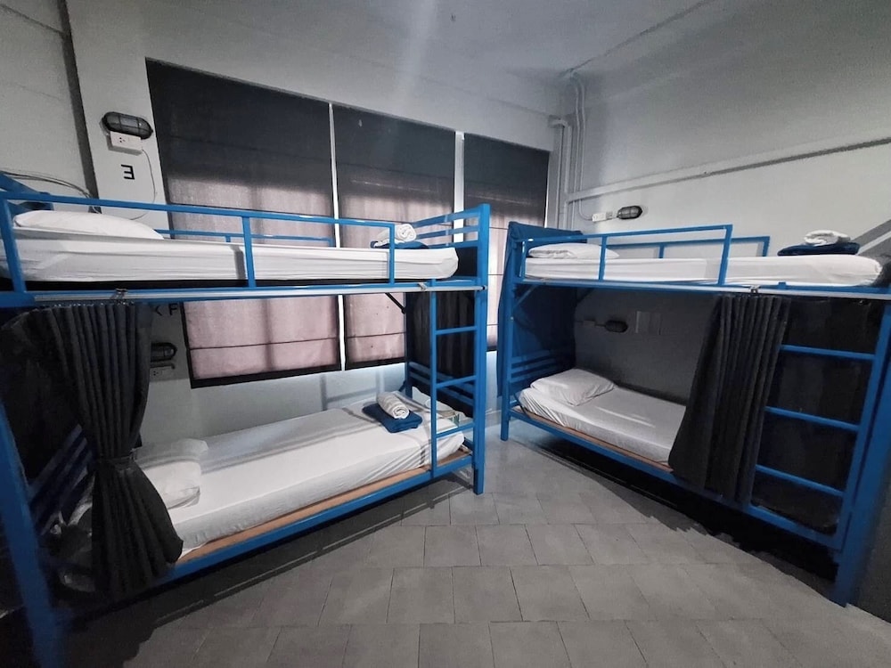 FEMALE DORM, FEMALE ONLY