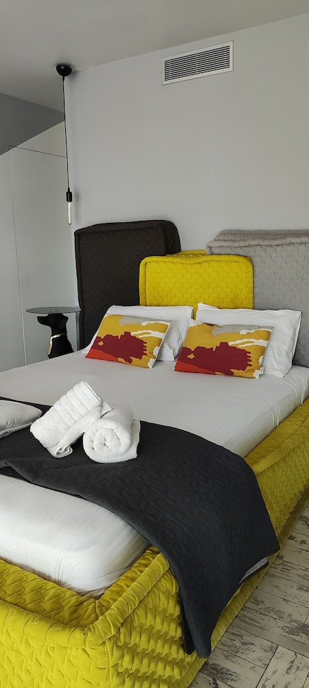 Athina Art Apartments 12/43