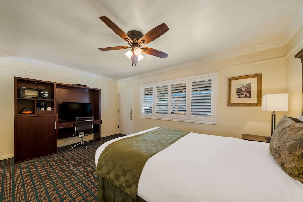 SUITE, QUEEN BED