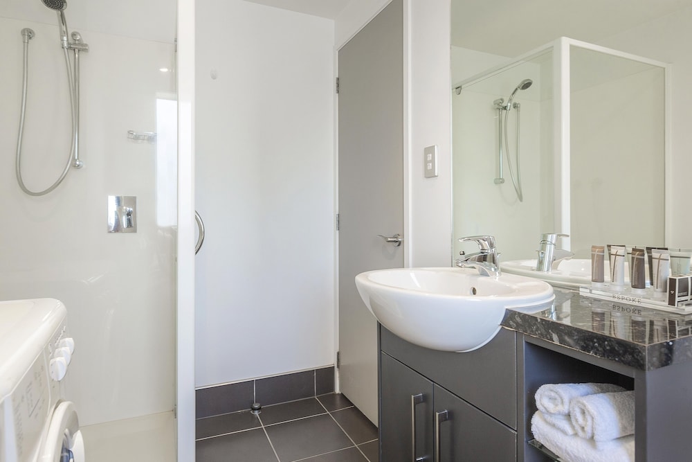 Barclay Suites 57/61
