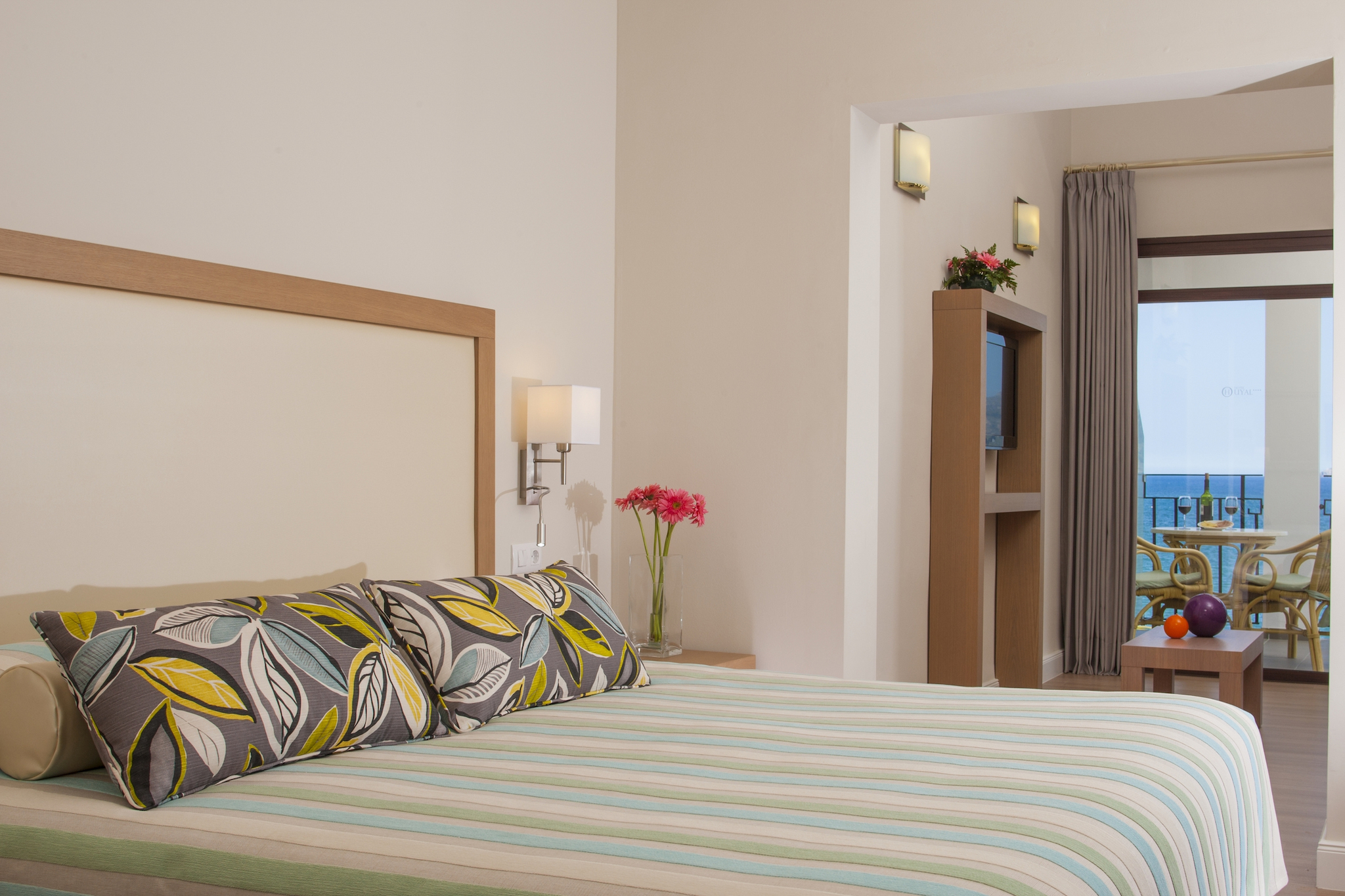 غرفة بسرير مزدوج بإطلالة على البحر بشرفة، Hotel Hoposa Uyal 5/8