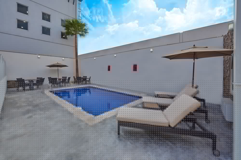 Extended Suites Monterrey Aeropuerto 7/56