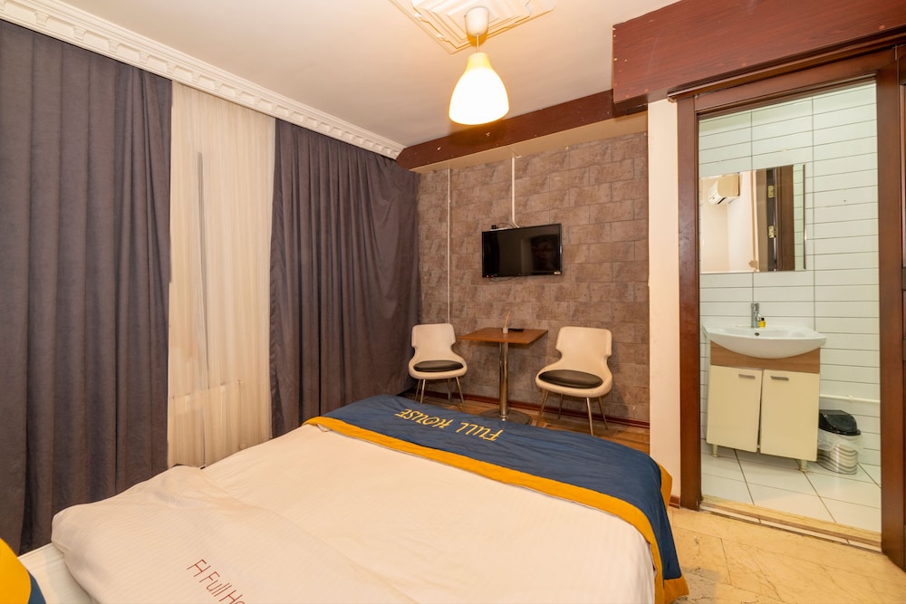 Opera House Hotel 33/64