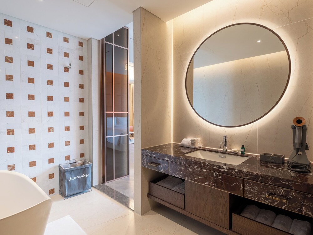 The Siena Resort 48/50