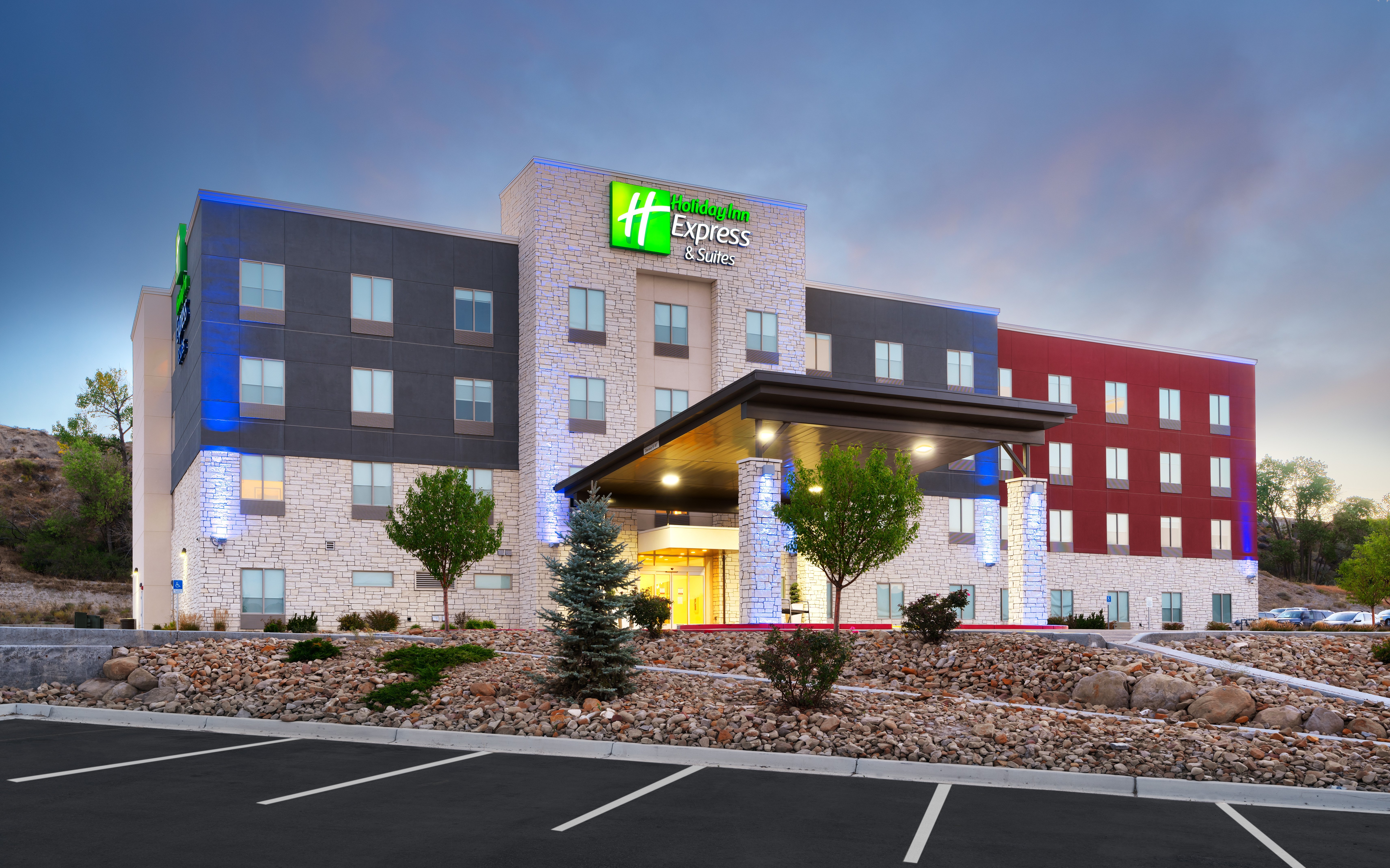 Holiday Inn Express Suites Price 46/51