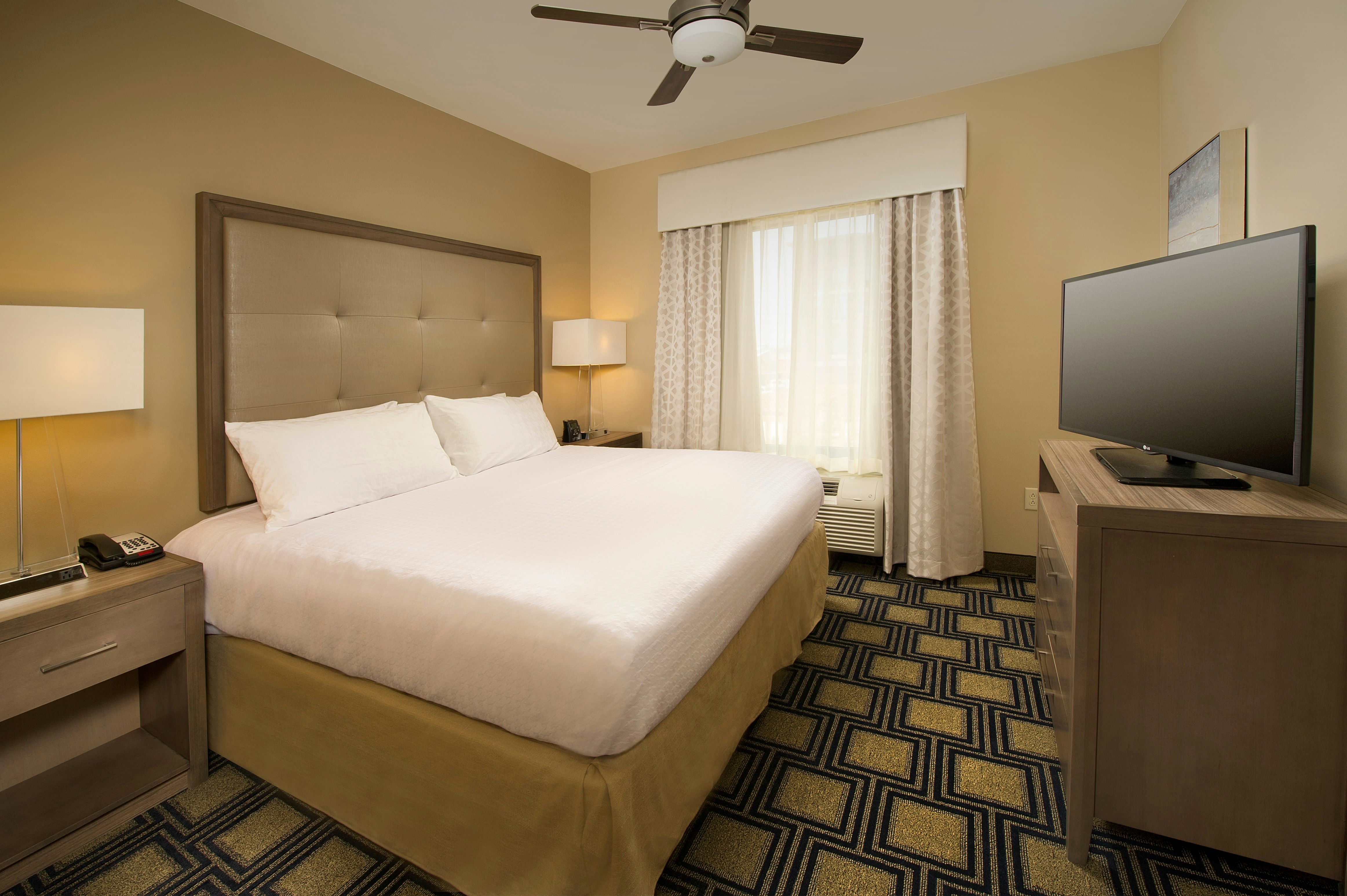 1 BEDROOM, SUITE, KING BED