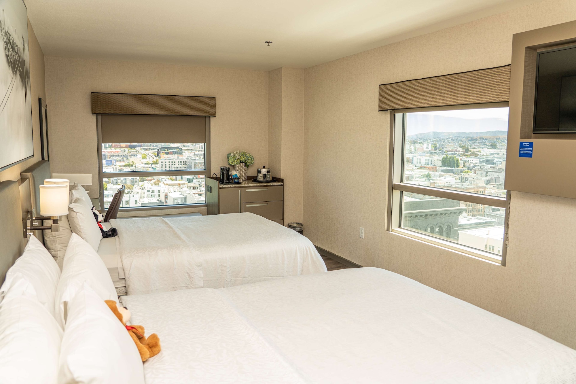 ROOM, 2 QUEEN BEDS, CITY VIEW, BATHTUB, ACCESSIBLE