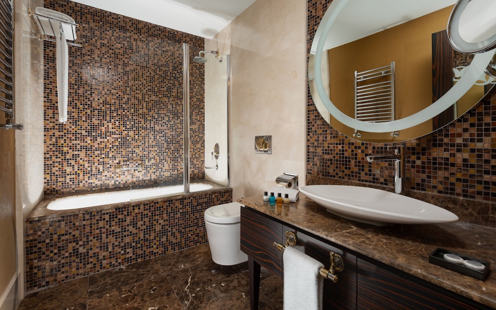 غرفة سوبيريور بسرير كوين، Badamdar Hotel and Residences 3/3