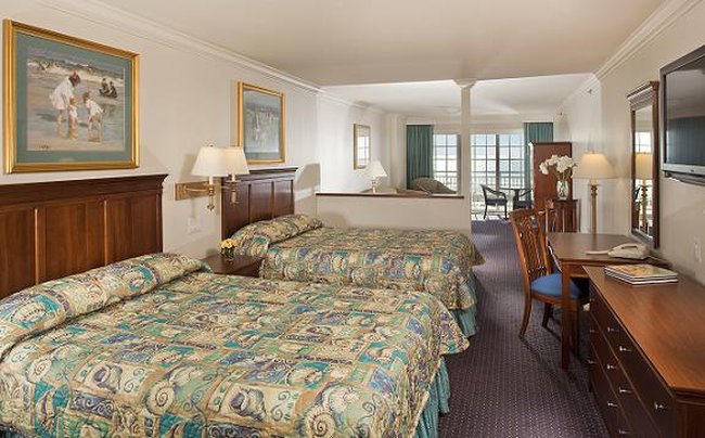La Mer Beachfront Inn 27/38